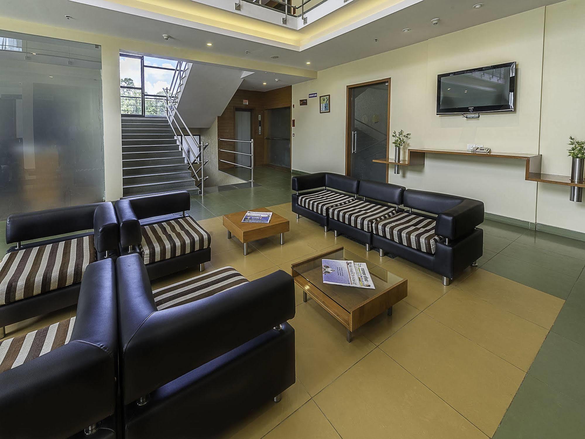 Capital O 16165 Cartier Hotel Bangalore Bagian luar foto