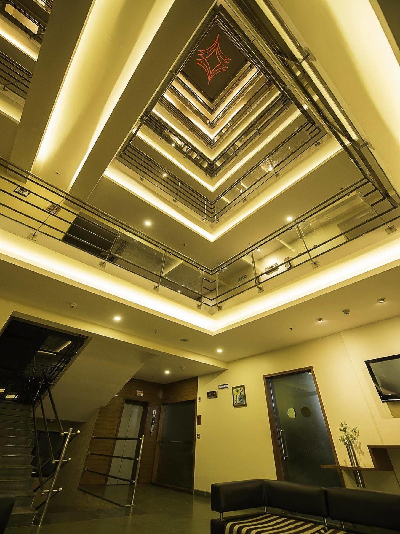 Capital O 16165 Cartier Hotel Bangalore Bagian luar foto