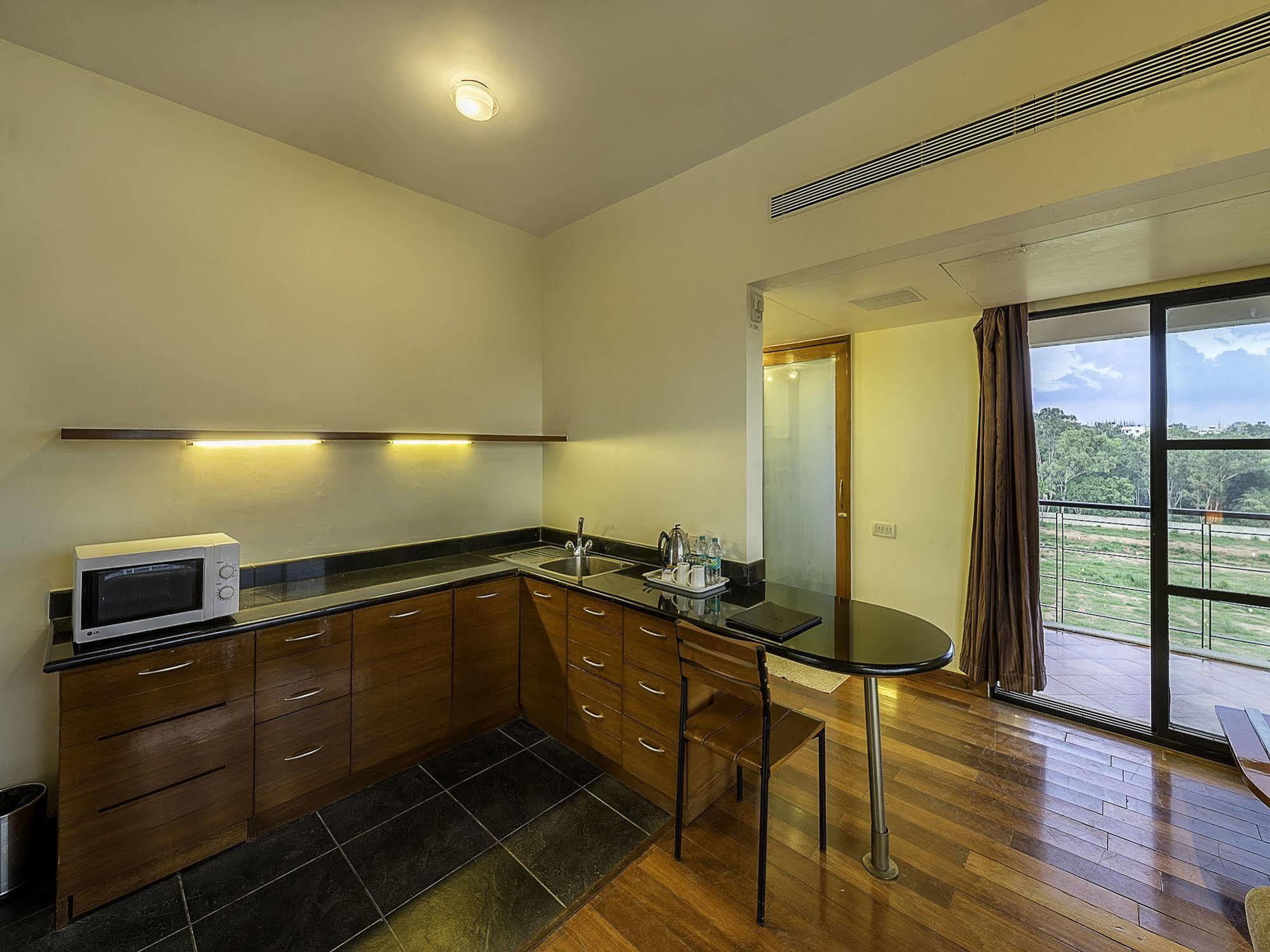 Capital O 16165 Cartier Hotel Bangalore Bagian luar foto