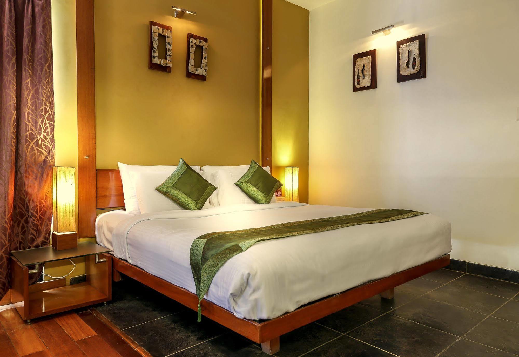 Capital O 16165 Cartier Hotel Bangalore Bagian luar foto